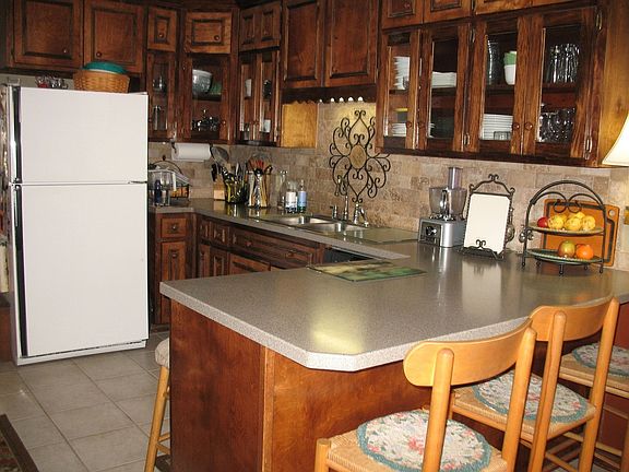 5th image of 825 Fairwood Dr