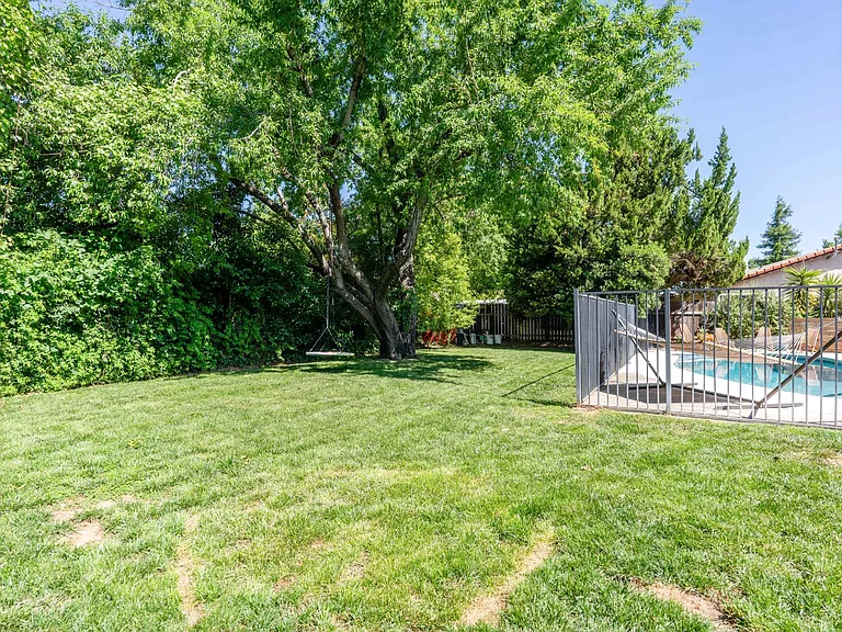 3530 Riverview Dr — Photo 10