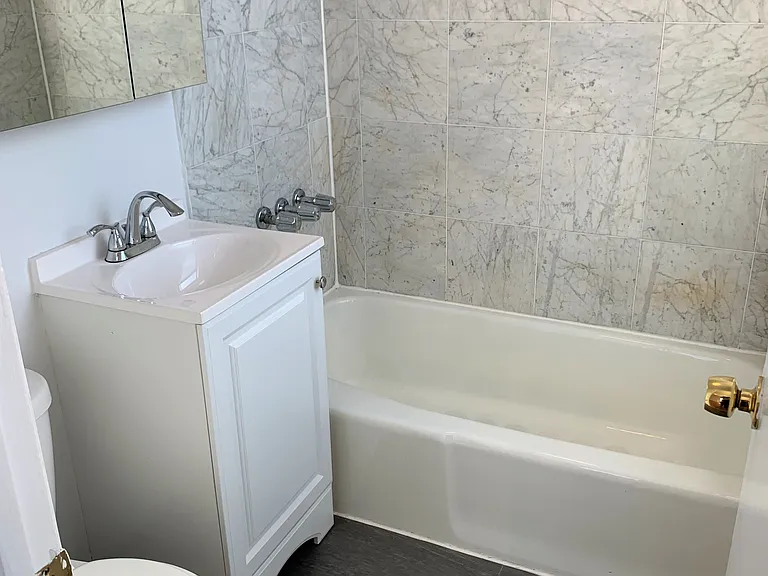 460 W 50th St #4A — Photo 7