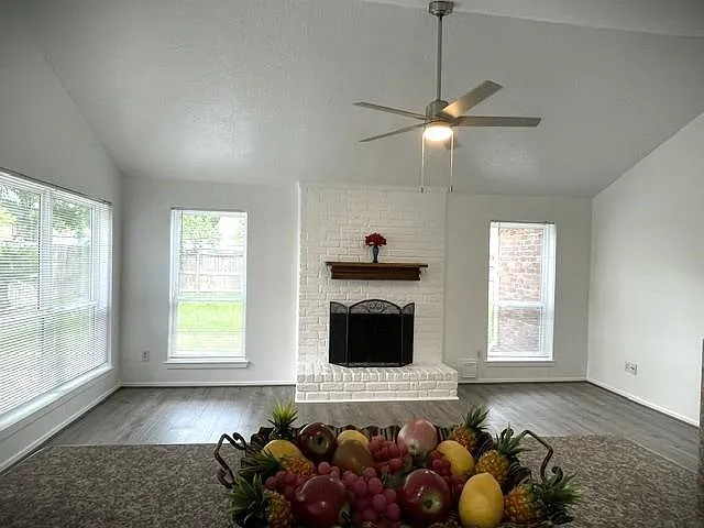 15523 Pensgate St — Photo 4