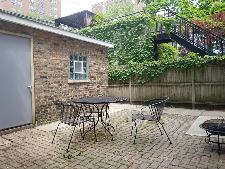 1324 W Byron St #2 — Photo 18
