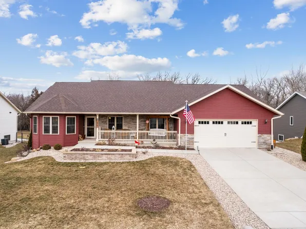 626 Pauquette Pines Ln, Poynette, WI 53955