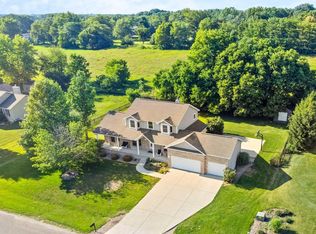 15927 Pebble Beach Rd, Bloomington, IL 61705