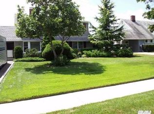 38 Deep Ln, Wantagh, NY 11793