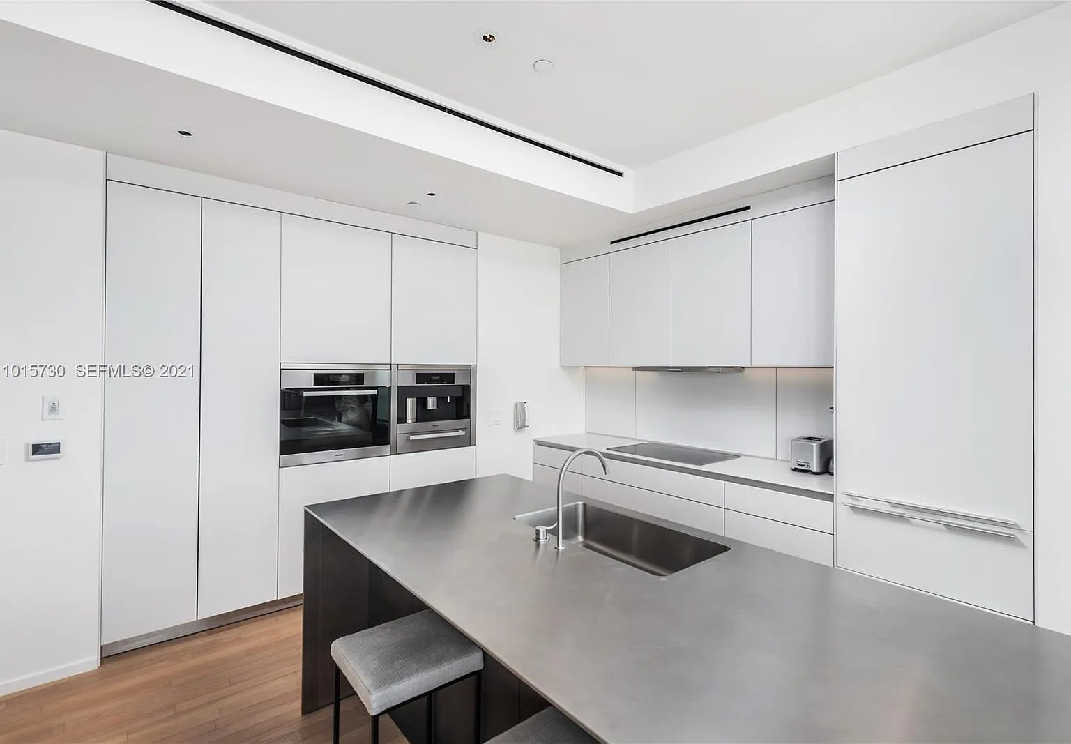1 bed, 824 sqft, $16,000 — Photo 2