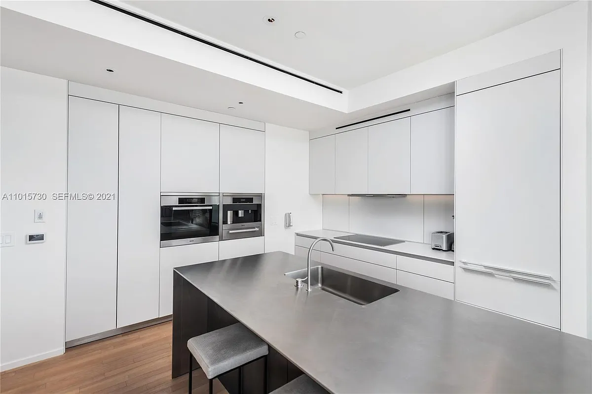 Building Photo - 2901 Collins Ave #1408