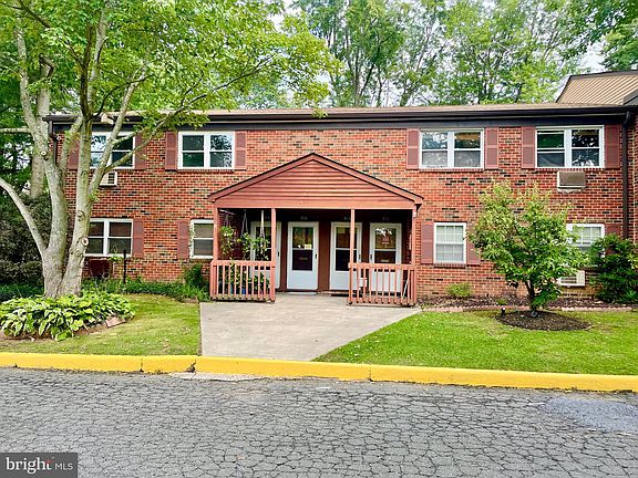 2nd image of 916 Garnet Dr #9B