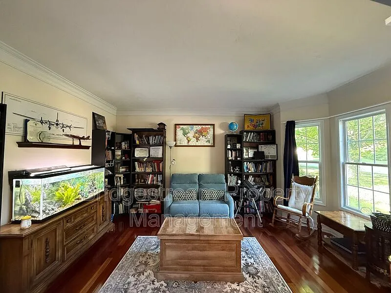 4 bed, 4.5 bath, 2715 sqft, $3,595 — Photo 3
