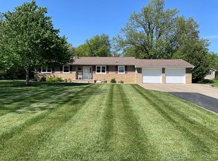 207 Mount Zion Rd, Eureka, IL 61530