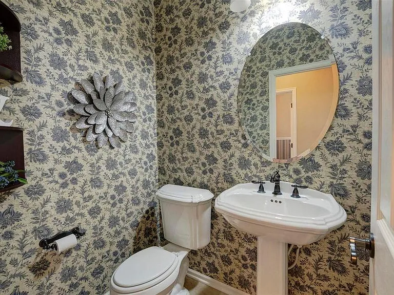 24623 E Hoover Pl — Photo 8