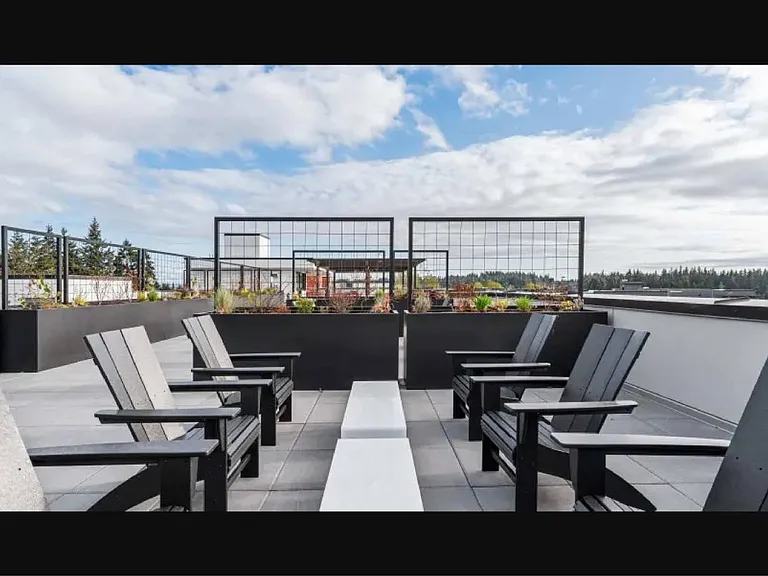 Traxx Apartments — Photo 9
