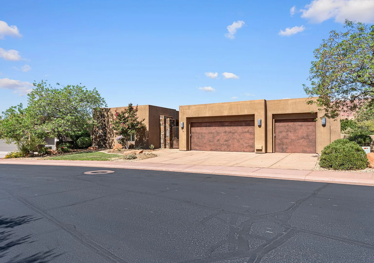 Beautiful Home in an Exclusive Gated Community — Photo 2