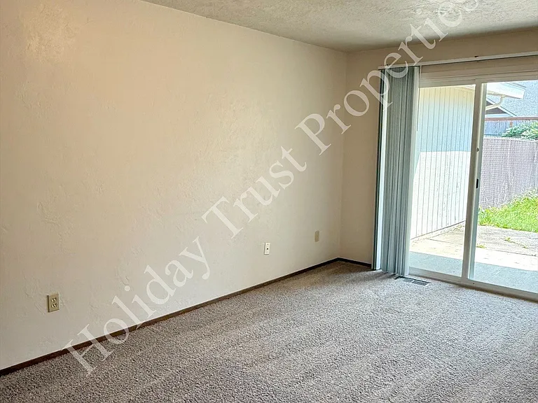 3626B Lorne St SE — Photo 9