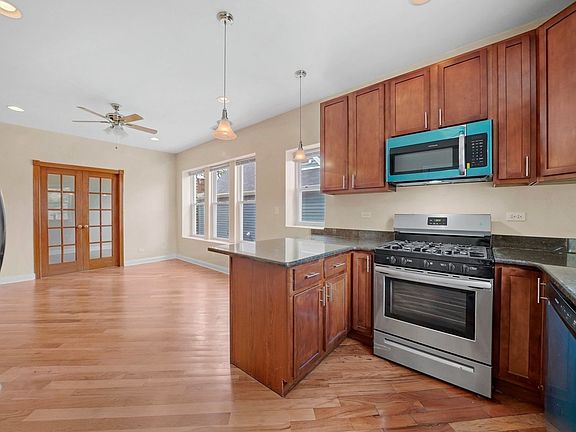 3rd image of 7211 N Damen Ave APT 2