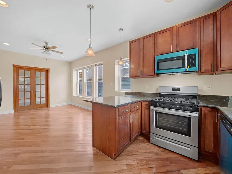 7211 N Damen Ave #2 — Photo 3
