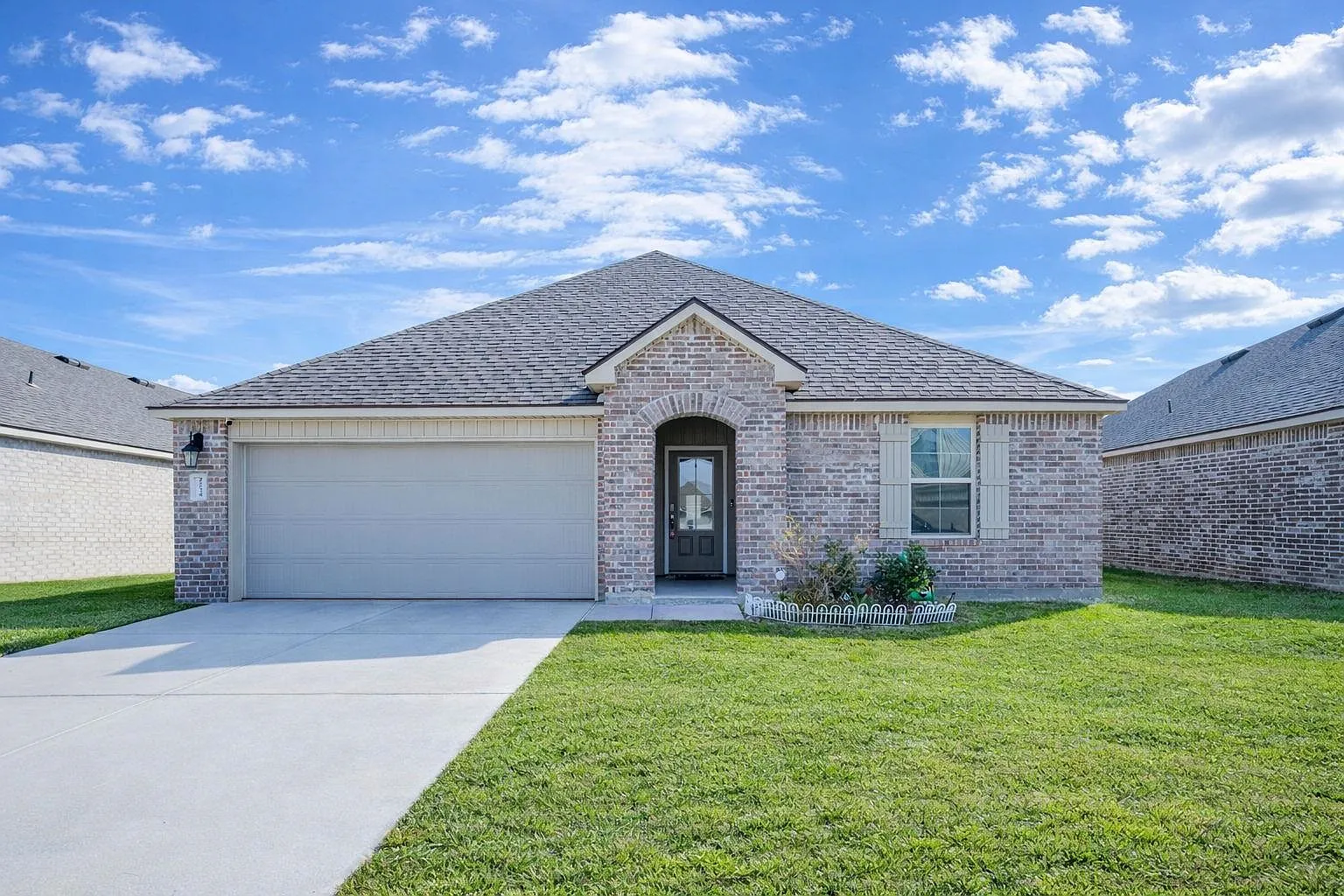 4 bed, 2.0 bath, 1875 sqft, $2,500 — Photo 1