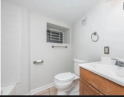 215 W 27th St #1