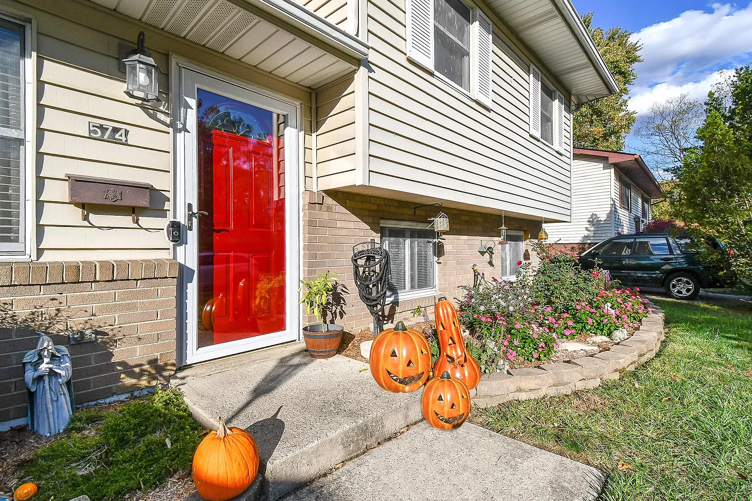 574 Deerwood Ave E photo 1