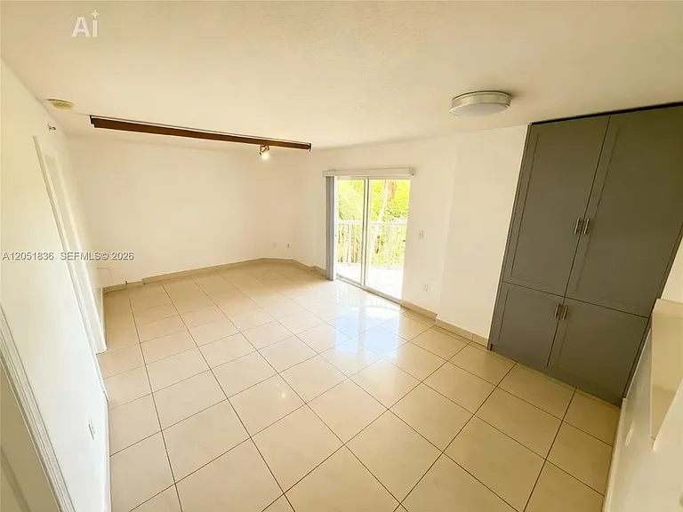 280 SW 20th Rd #504 — Photo 8