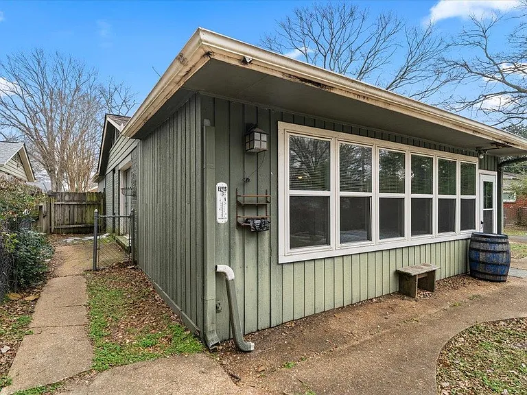 1073 Ivy Rd — Photo 29