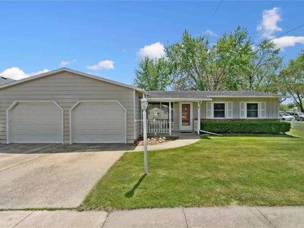 777 W Marion St, Marengo, IA 52301