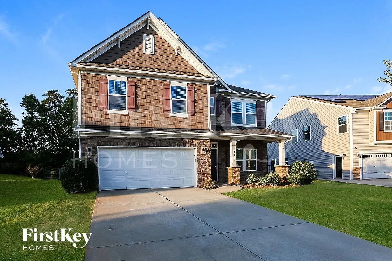 4 bed, 2.5 bath, 2641 sqft, $2,725 — Photo 1