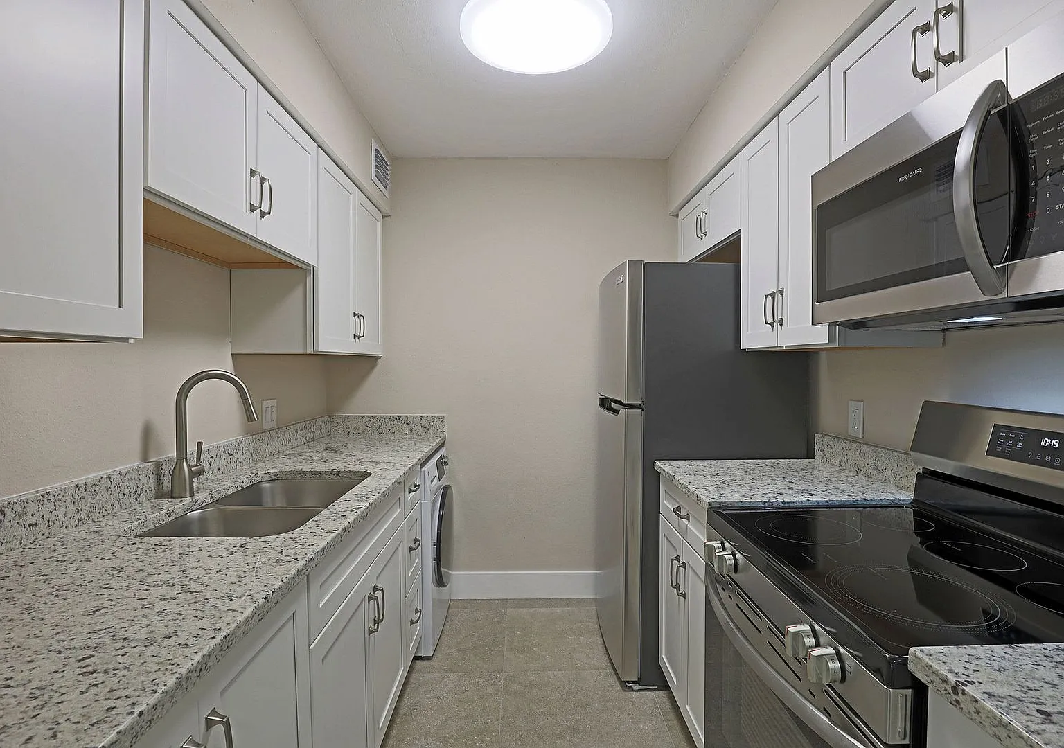 $250 Off First Month Rent!! Affordable & Newly Remodeled 1-Bedroom In The Heart Of Fort Myers! — Photo 3