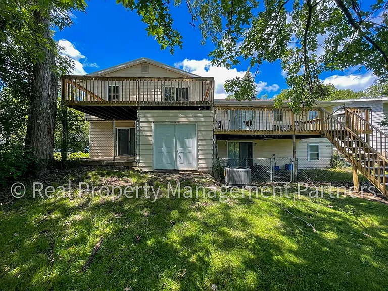 3920 Camelot Dr SE — Photo 22