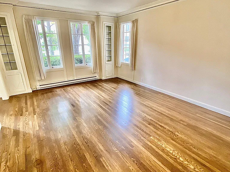 Tudor Hall Apartments — Photo 18