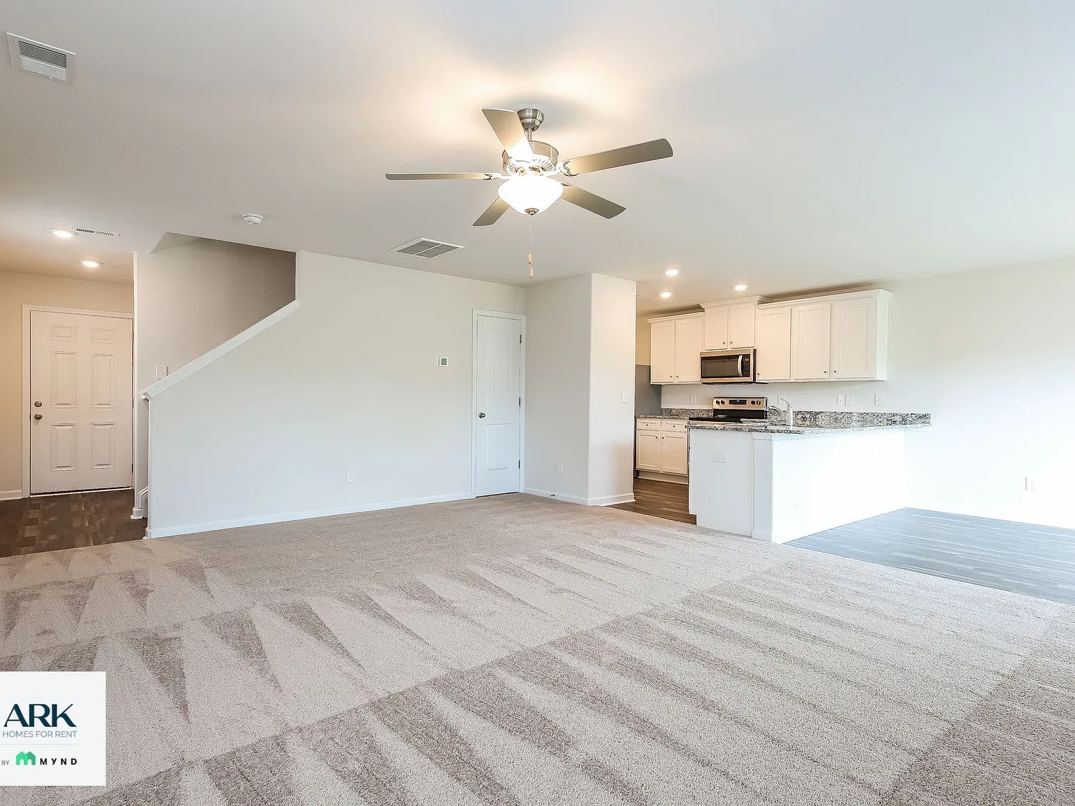 3 bed, 2.5 bath, 1679 sqft, $1,695 — Photo 4
