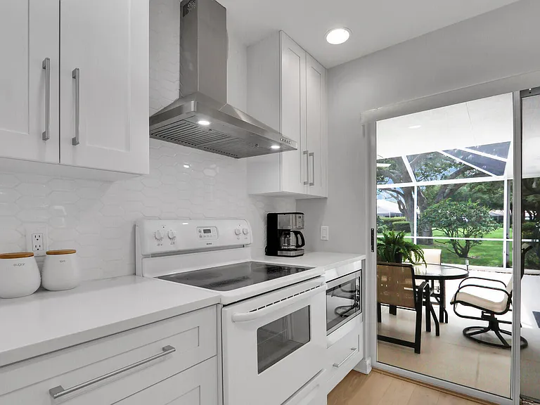 7904 Chapman Oak Ct — Photo 14
