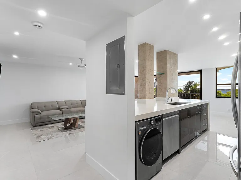 5480 N Ocean Dr #B1C — Photo 2