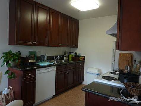 Spacious upgraded kitchen
