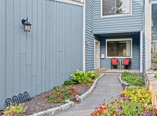 10 Timber Rdg, Mount Kisco, NY 10549