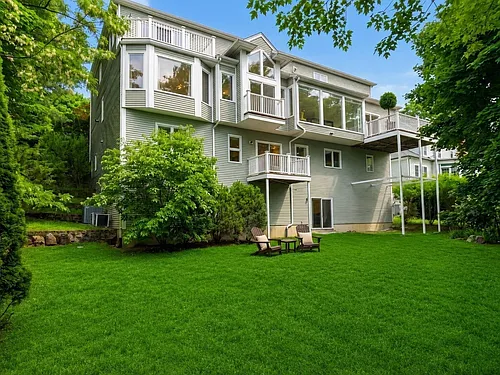 75 Huntington Rd Photo 1