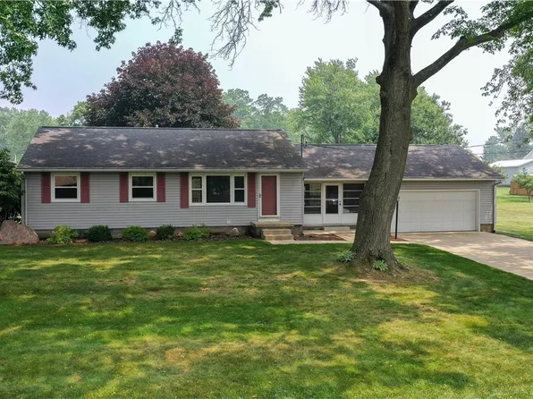 1232 Woodbriar Dr, Mogadore, OH 44260