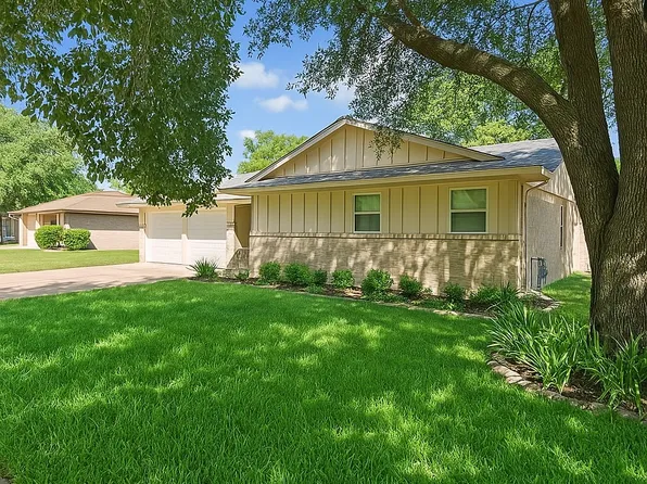 532 Wallace Dr, Crowley, TX 76036