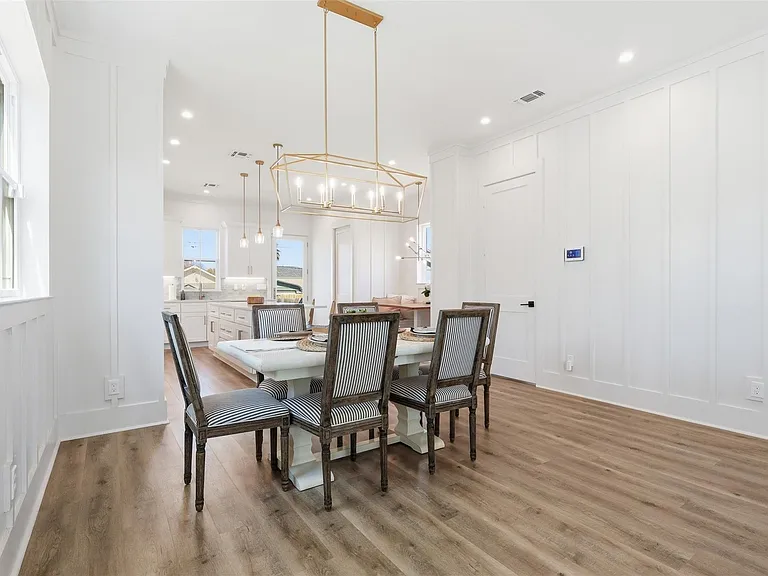 4712 Avenue Q — Photo 9