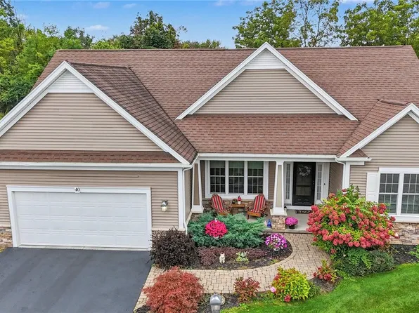40 Timber Glen Trl, Penfield, NY 14526