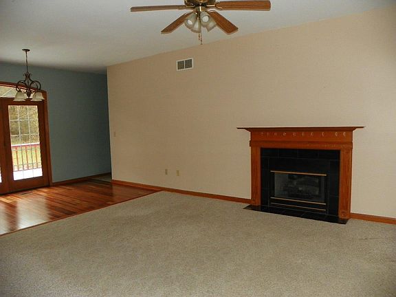 3rd image of 10011 Oxford Pike