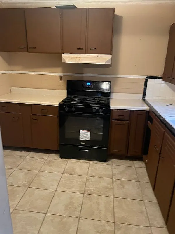 2 bed, 1.0 bath, 928 sqft, $900 — Photo 1