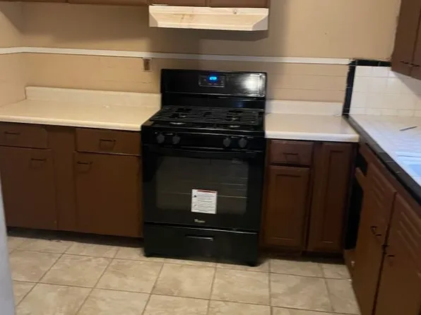 7228 Tracy Ave, Kansas City, MO 64131