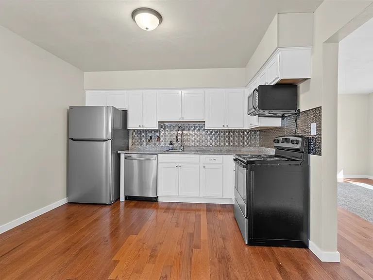 3022 Cottonwood Ln — Photo 4