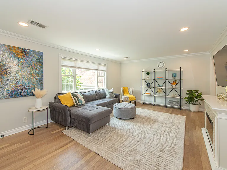 67-75 New England Ave #73G — Photo 6