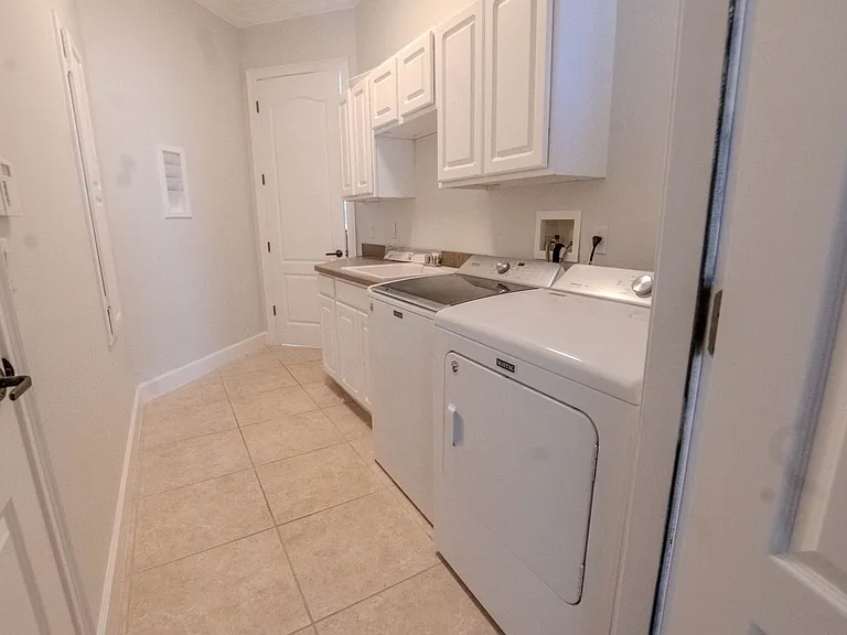 8122 Whitford Ct — Photo 13