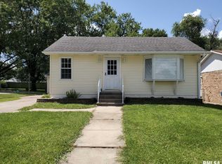 1018 12th St, Silvis, IL 61282