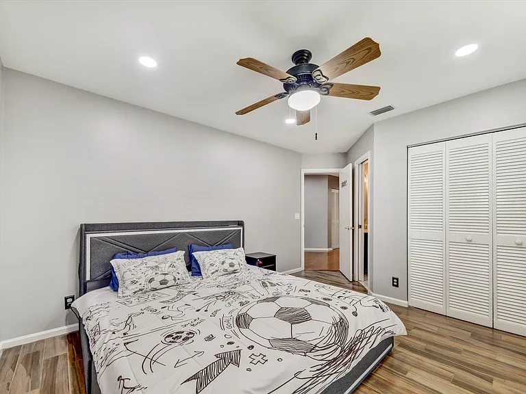 10370 NW 50th Ct — Photo 38