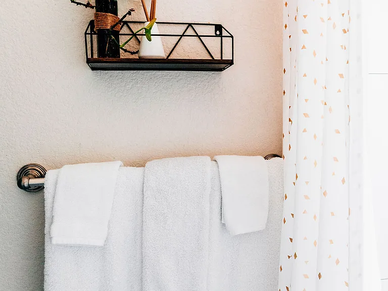 Full bathroom on main level with shower, bathtub, bidet, and plenty of towels.