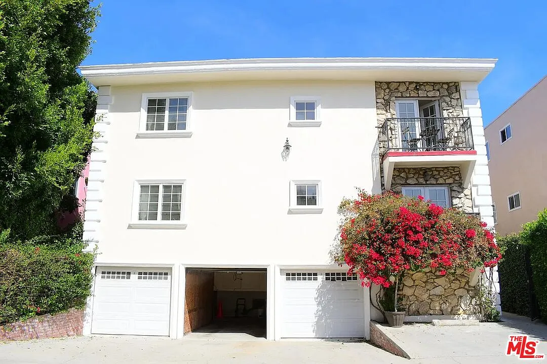 2 bed, 2.0 bath, 1400 sqft, $5,200 — Photo 1