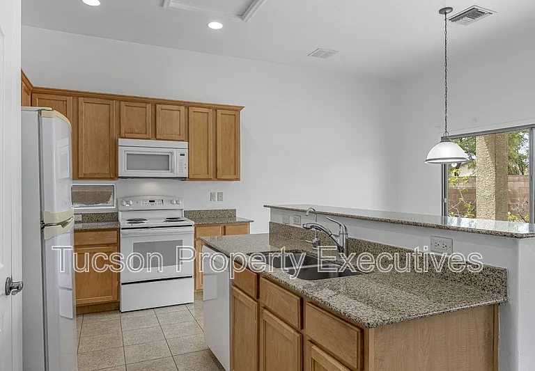 7585 E Picket Fence Ln — Photo 3
